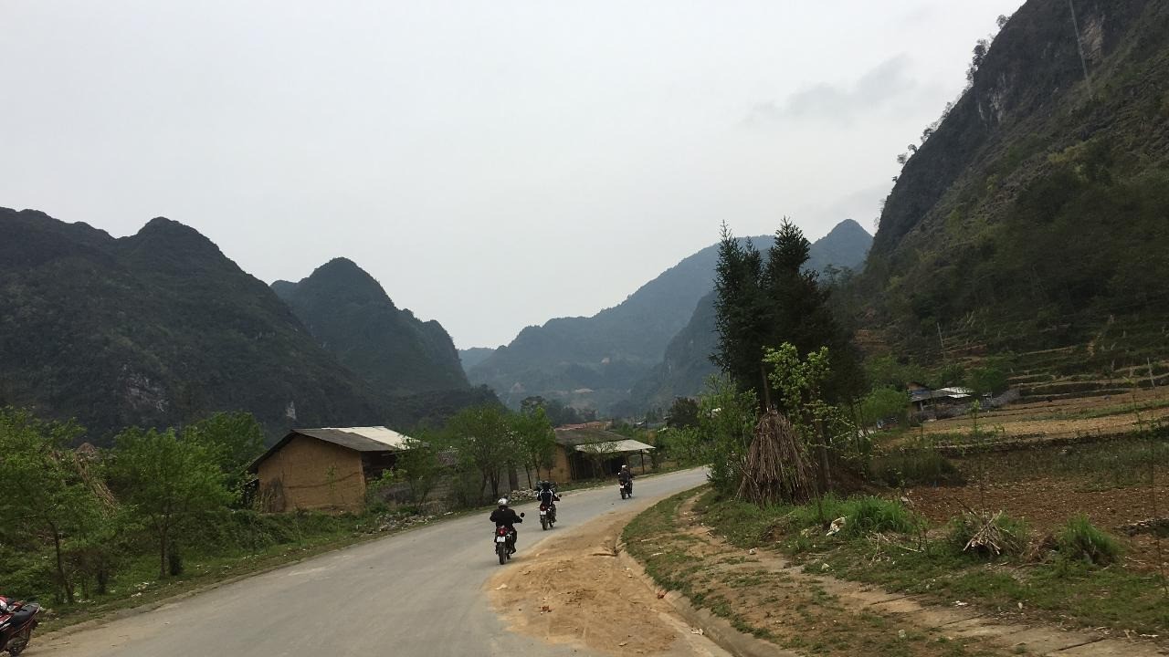 INDOCHINA TOUR THREE COUNTRIES Qualified & Licensed Motorbike Tours